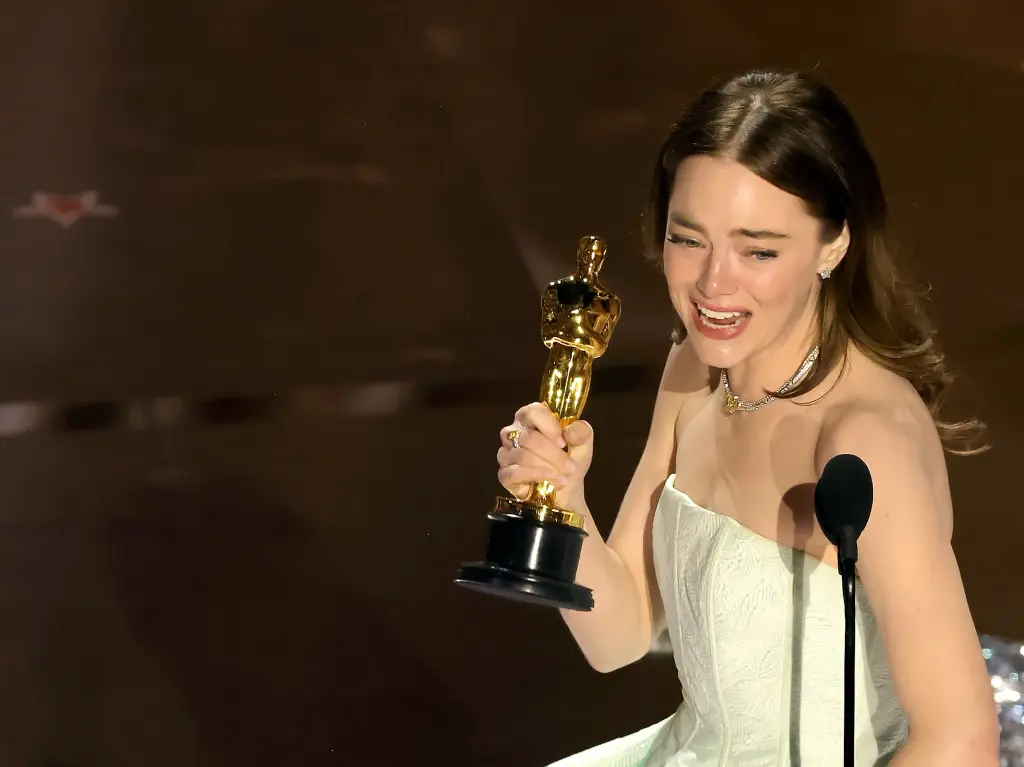 Emma Stone's Heartfelt Oscar Win: Tearful Moment with a Ripped Dress