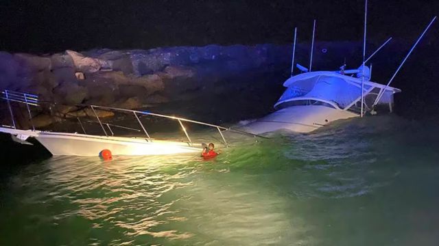1 Person dies and 10 are injured when a power boat crashes into the Long Beach jetty