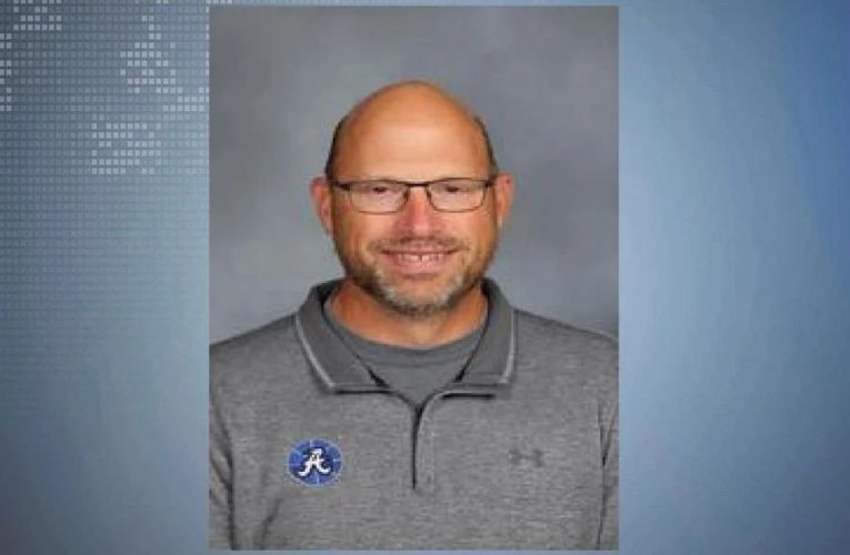 Iowa Middle School Teacher Charged With Sexual Exploitation of Student Over 2014 Messages