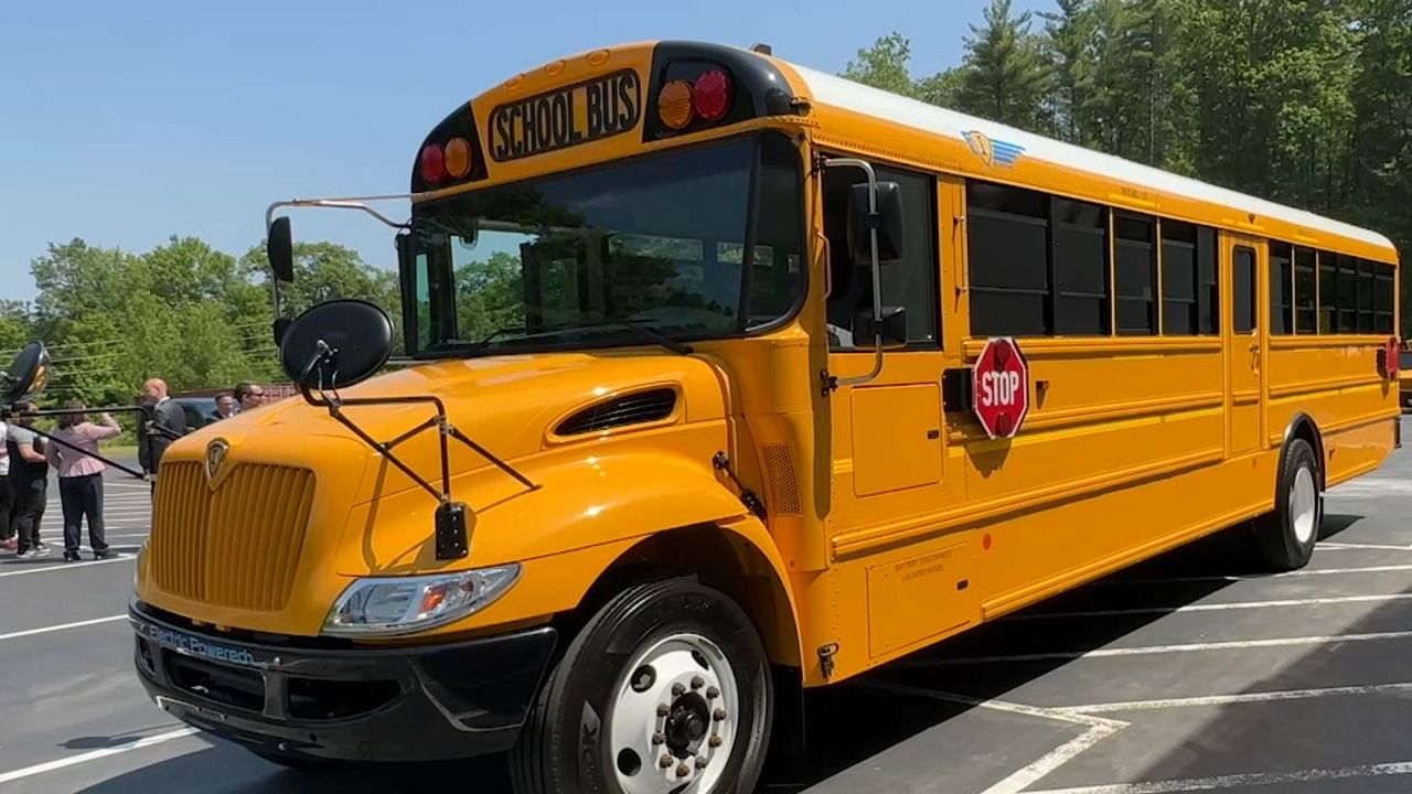 New York Lawmaker Pushes for $1,000 Fine on Drivers Who Pass Stopped School Buses