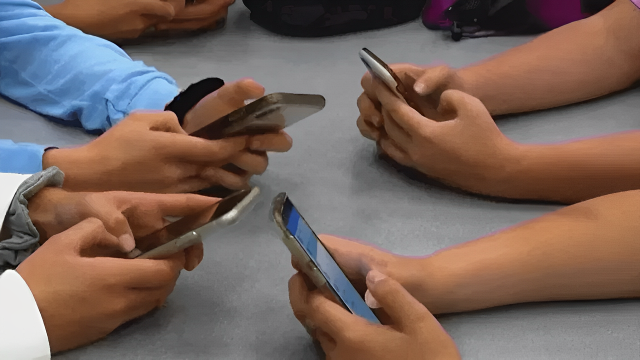 New Survey Shows 68% of Teachers Nationwide Support Stricter Cell Phone Policies in Schools!