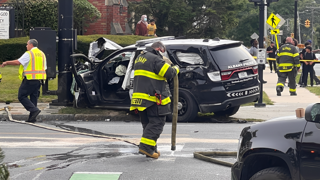 Shocking Albany Incident: Four Officers Injured in High-Speed Crash While Responding to Call