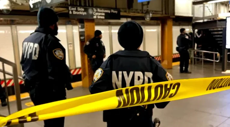 Breaking News: Heroic Subway Riders Restrain Man with Knife Harassing Woman