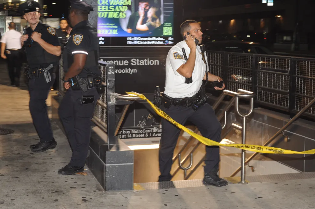 Breaking News: Heroic Subway Riders Restrain Man with Knife Harassing Woman