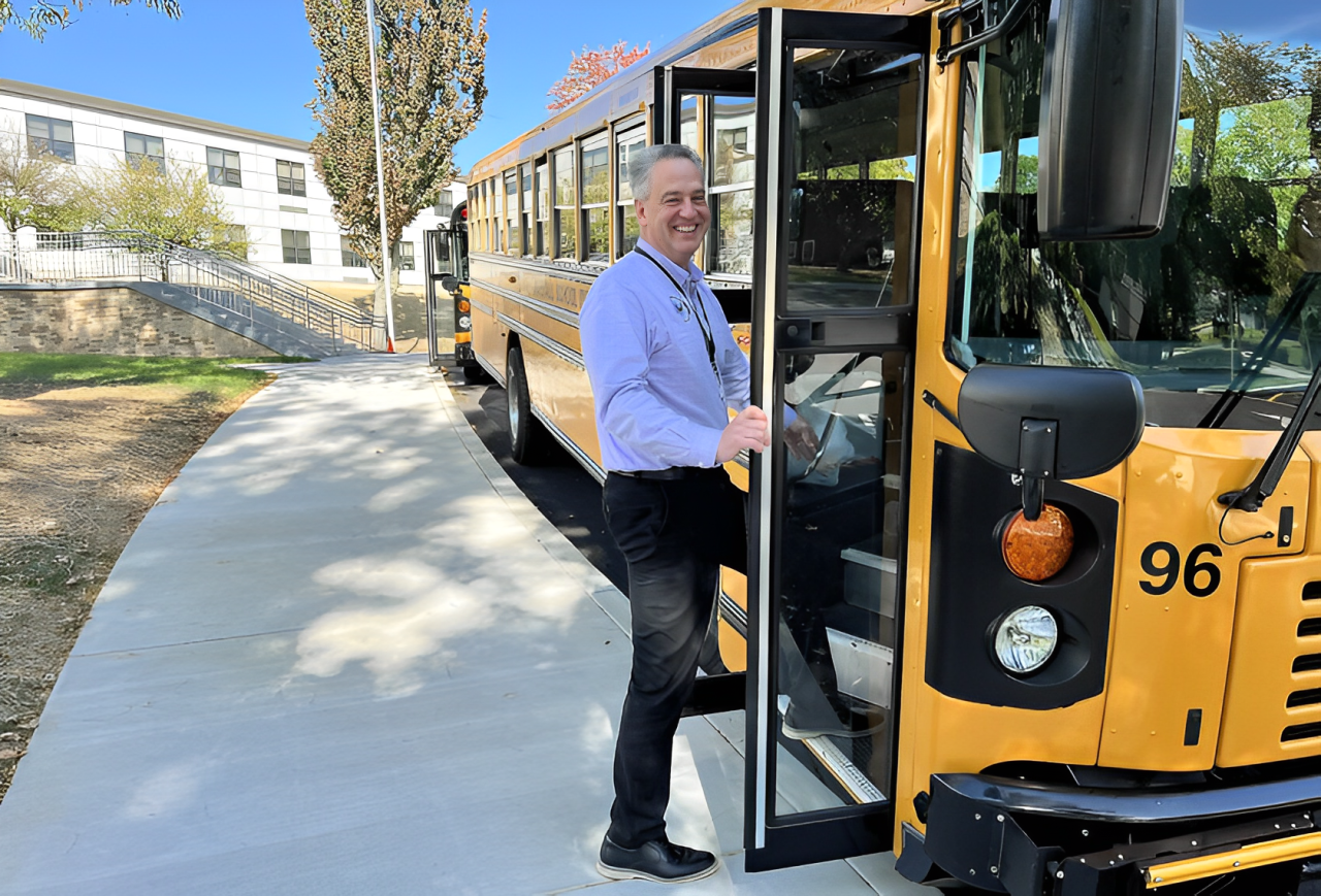 Shocking Safety Concerns: Family Fears for Kids at Dangerous Bus Stop Near Heavy Truck Traffic