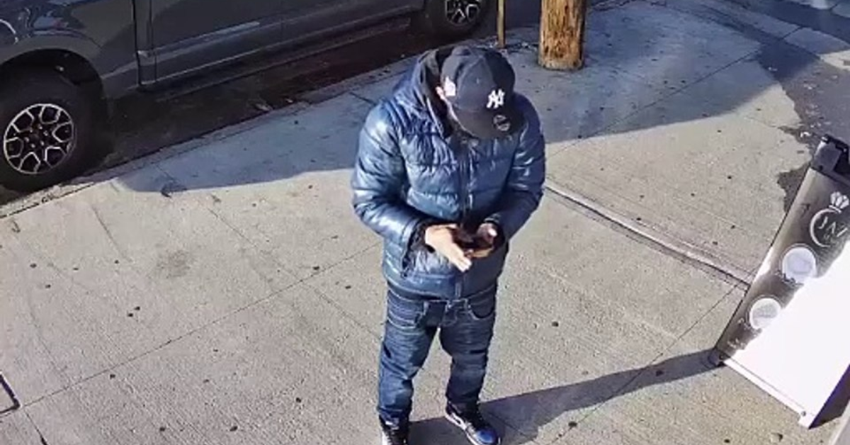 Shocking Bronx Incident: 2 Women Punched, Robbed of Groceries by Suspect!