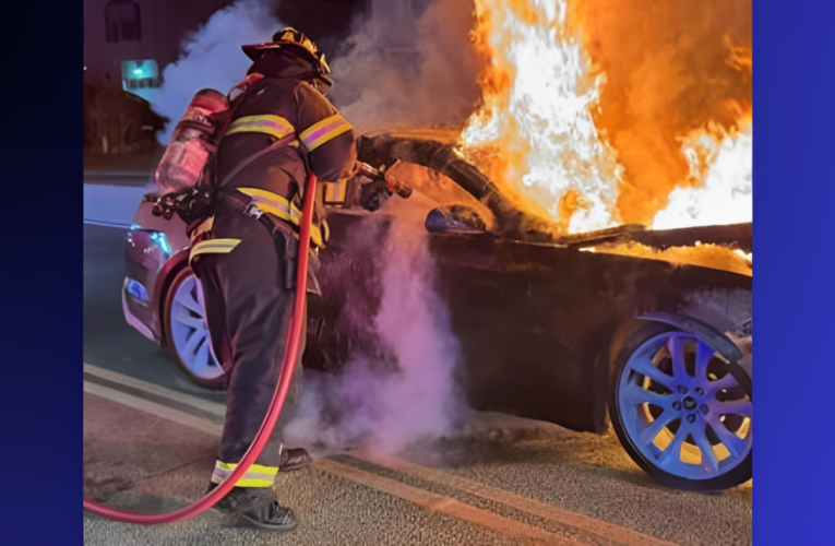 NY Street Racing Turns Dangerous as Drivers Scatter and Crash to Flee Cops!