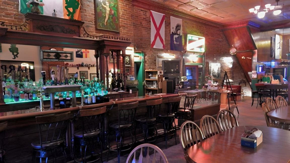 11 Dive Bars in Wisconsin with the Weirdest Ambiance You’ll Ever See!