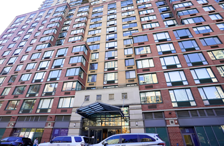 Shocking Heist: Thief Steals $400K Safe from NYC Luxury Apartment!