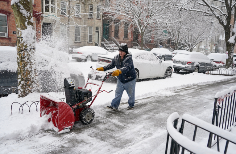 450 Workers Battling Non-Stop to Clear Heavy Snow in Western New York!