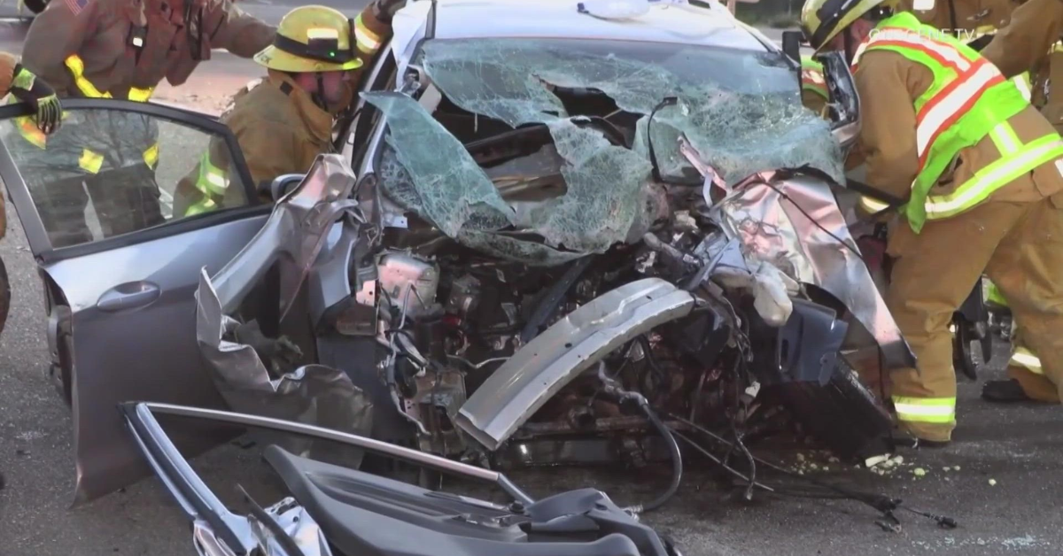 Tragic Crash on I-87: Speeding Driver’s Car Crushed Between Two Semis!