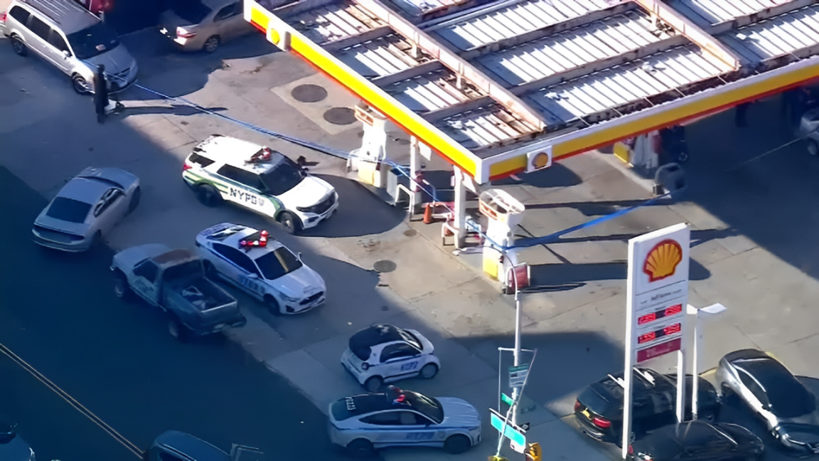 Shocking Attack Outside Sunset Park Gas Station: 2 Men Stabbed in Attempted Robbery!