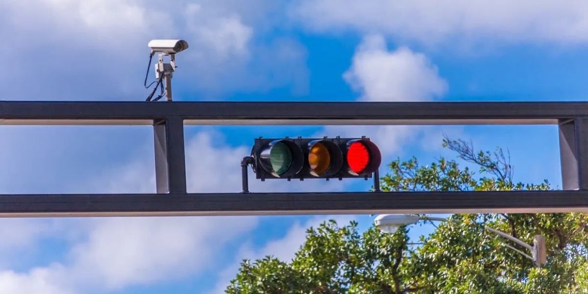 Florida’s Red-Light Cameras Are Under Fire as Safety and Privacy Clash